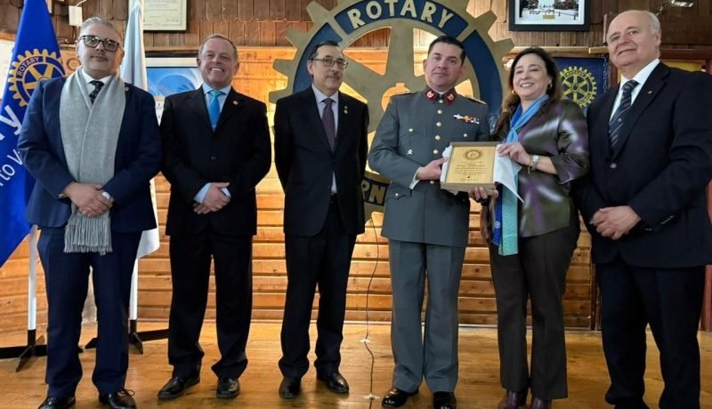 rotarios de puerto varas y puerto montt honran al ejercito de chile
