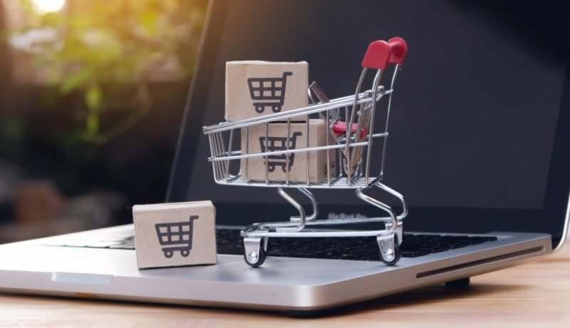 cyber monday 2025: umbrale y ofertas imperdibles en ropa femenina