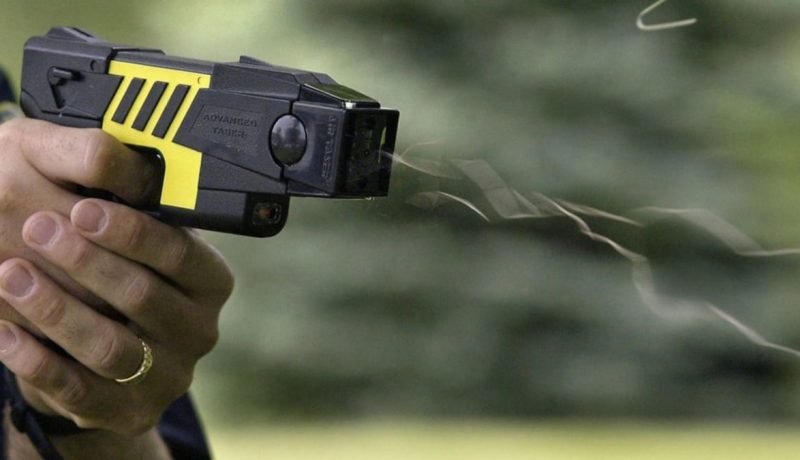 chile autoriza compra de pistolas taser para carabineros
