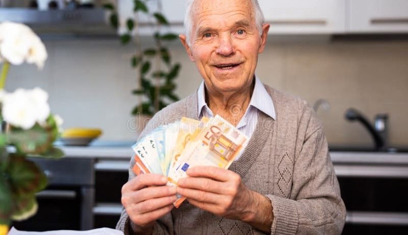 pension garantizada universal nuevo grupo de mayores de 82 anos recibira 250 000