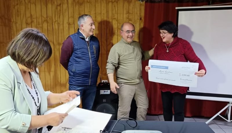 junta de vecinos entrega 9 m pesos a familias de vermont vista hermosa tras incendio