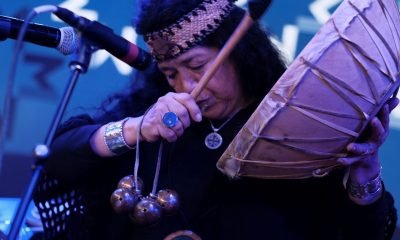 neddiel munoz millalonco recibe premio victor jara en puerto montt