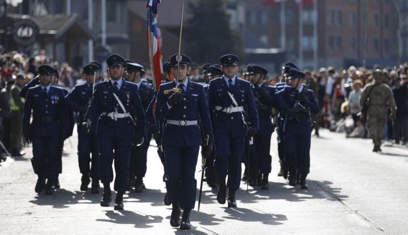 desfile militar 2025 en puerto varas por 215° de patria