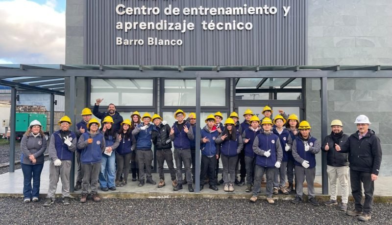 jóvenes de osorno y la unión potencian formación eléctrica con visita a saesa
