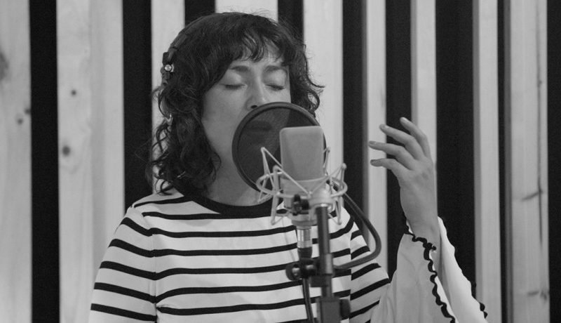 vane arrebol lanza "bi modal": un viaje musical desde chaitén a puerto montt