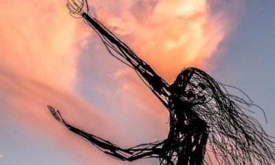 escultor jaime lopez restaura iconica licarayen en puerto varas