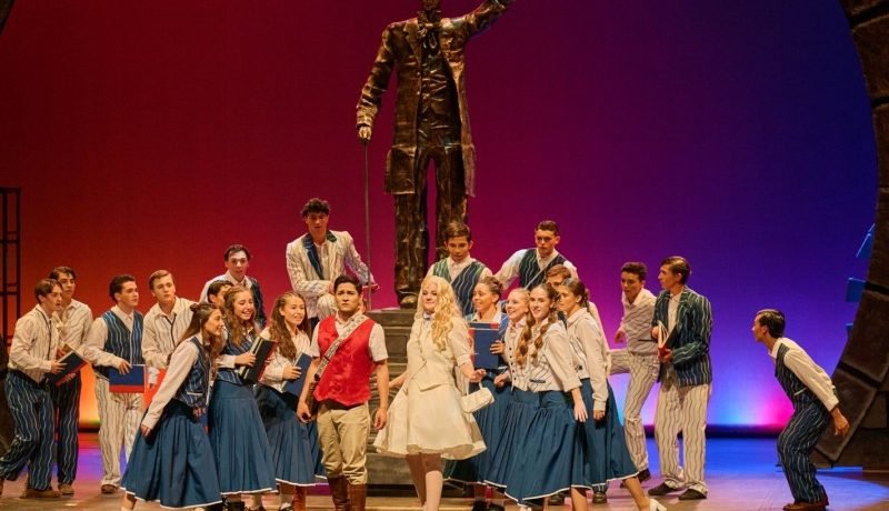 colegio puerto varas estrena "wicked" en teatro del lago