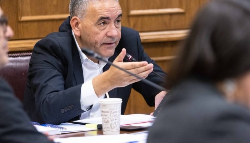 fidel espinoza inconcebible congelar proyectos en los lagos por recortes