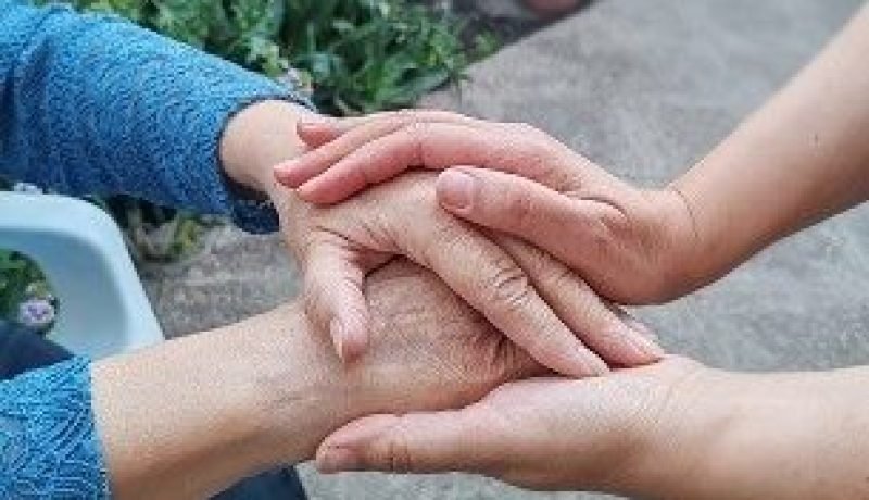 fosis y aiep capacitacion gratuita para cuidadores de adultos mayores